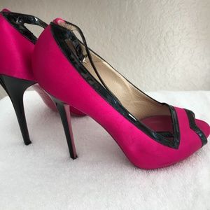 Alexander McQueen Satin and patent peep toe pumps